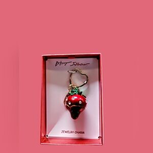 *Betsey Johnson* 💎 CUTEST RHINESTONES 🍓 Strawberry KEY CHARM!!